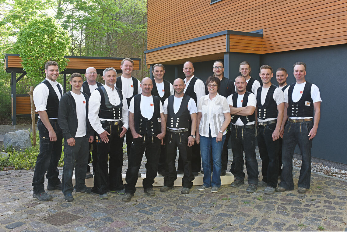 /d801581d75e75648026d7fcc8c2dcde3.slideshow_article/Teamfoto_neu__slideshow_article.jpg?v=5