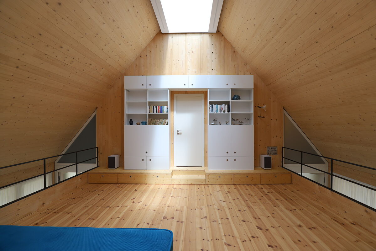 /f8aa24dc2a5404635b53dc32e91184da.slideshow_reference/21_refugio_Empore_Schrank_c_SBA_slideshow_reference.jpg?v=4